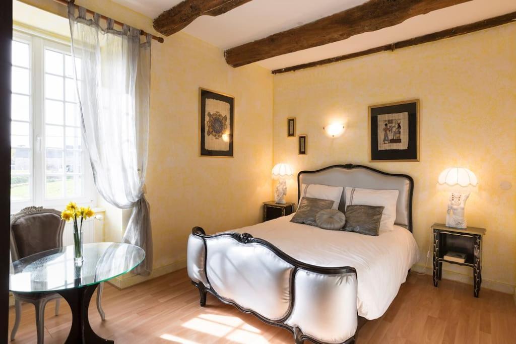 Chambres D'Hotes - Les Palmiers Corseul Exteriör bild