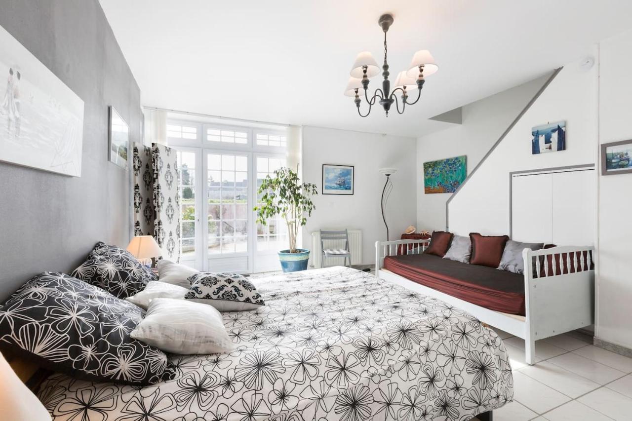 Chambres D'Hotes - Les Palmiers Corseul Exteriör bild
