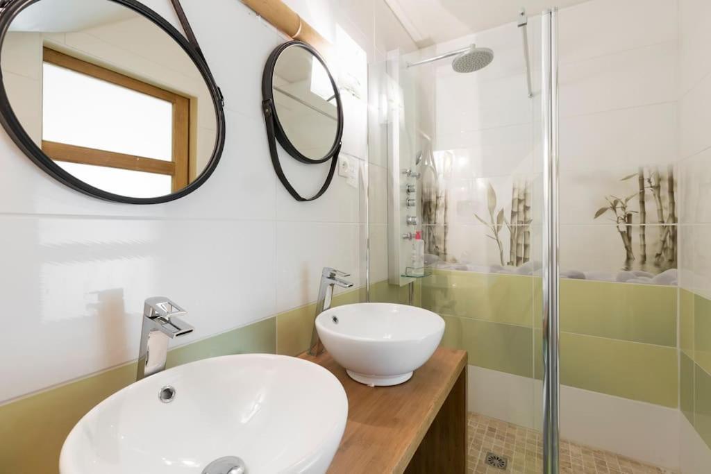 Chambres D'Hotes - Les Palmiers Corseul Exteriör bild